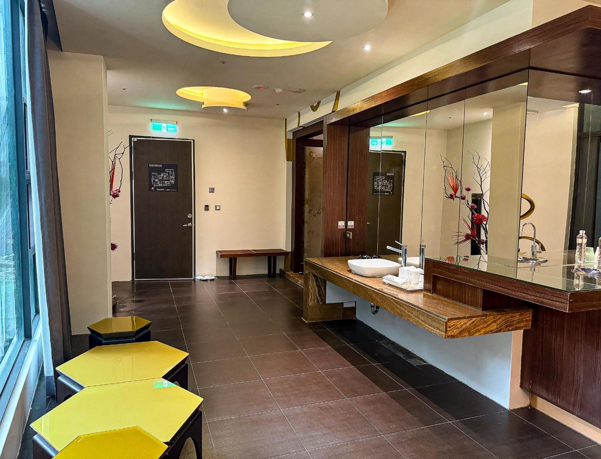 All-Ur Boutique Motel - Taichung Branch Bagian luar foto