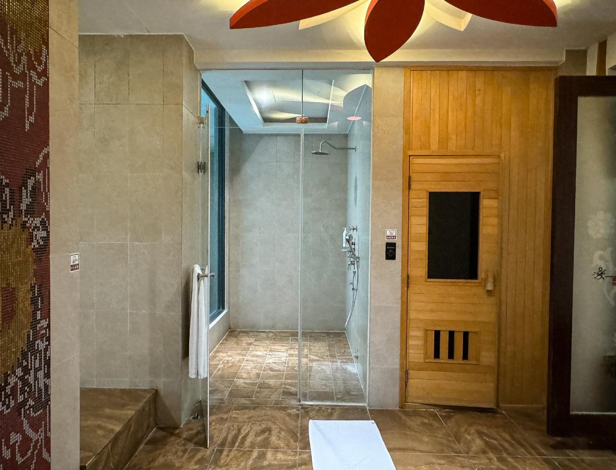 All-Ur Boutique Motel - Taichung Branch Bagian luar foto
