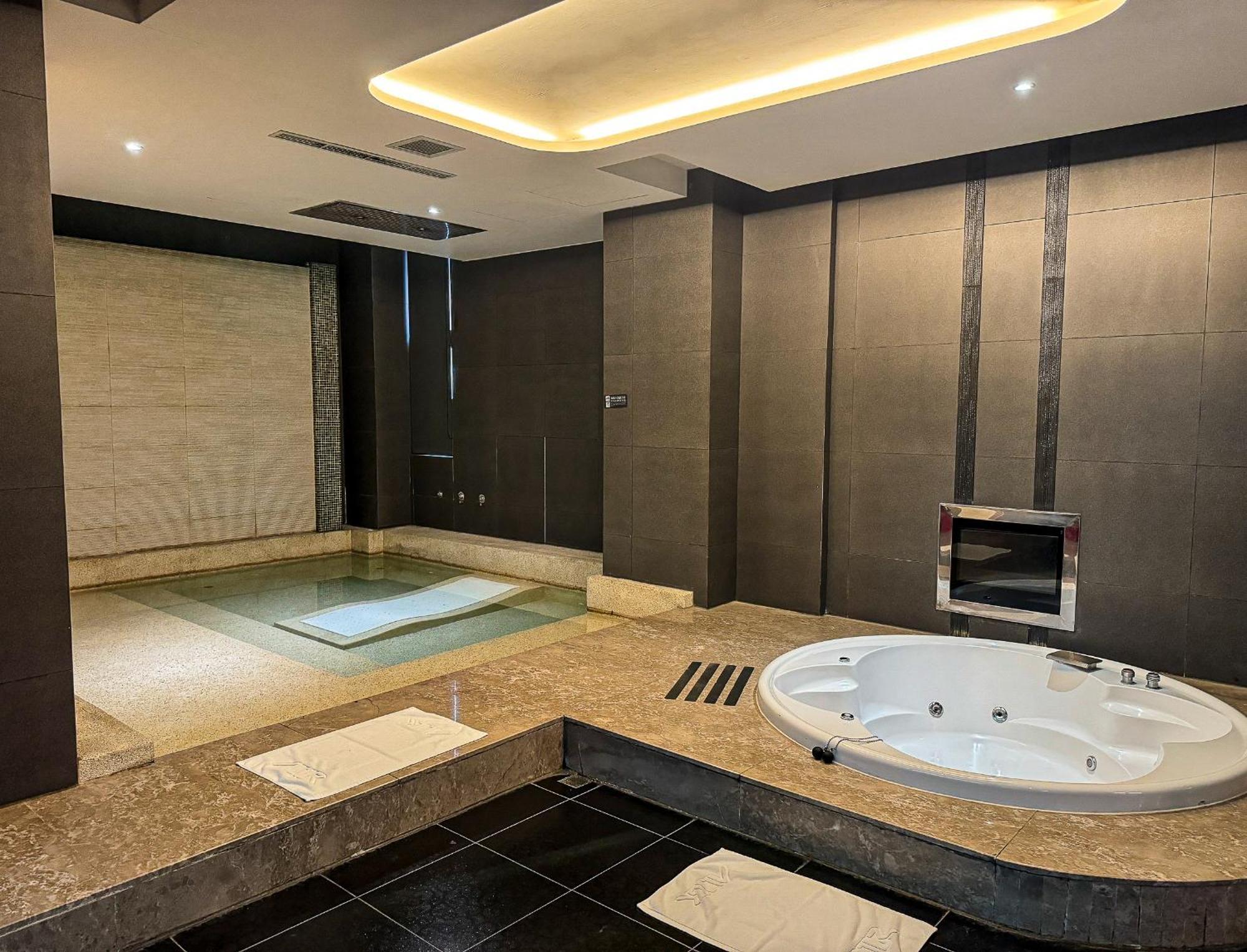 All-Ur Boutique Motel - Taichung Branch Bagian luar foto