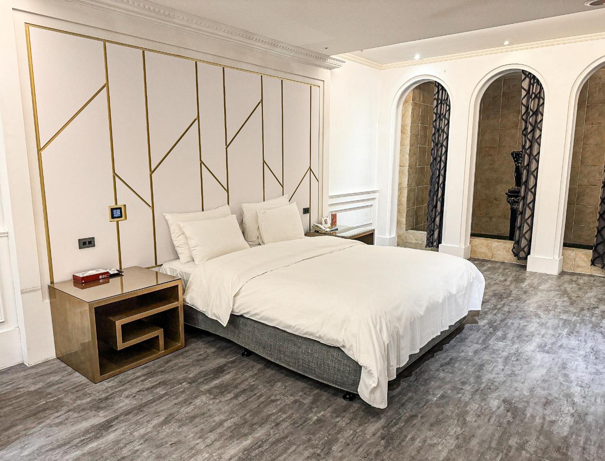All-Ur Boutique Motel - Taichung Branch Bagian luar foto