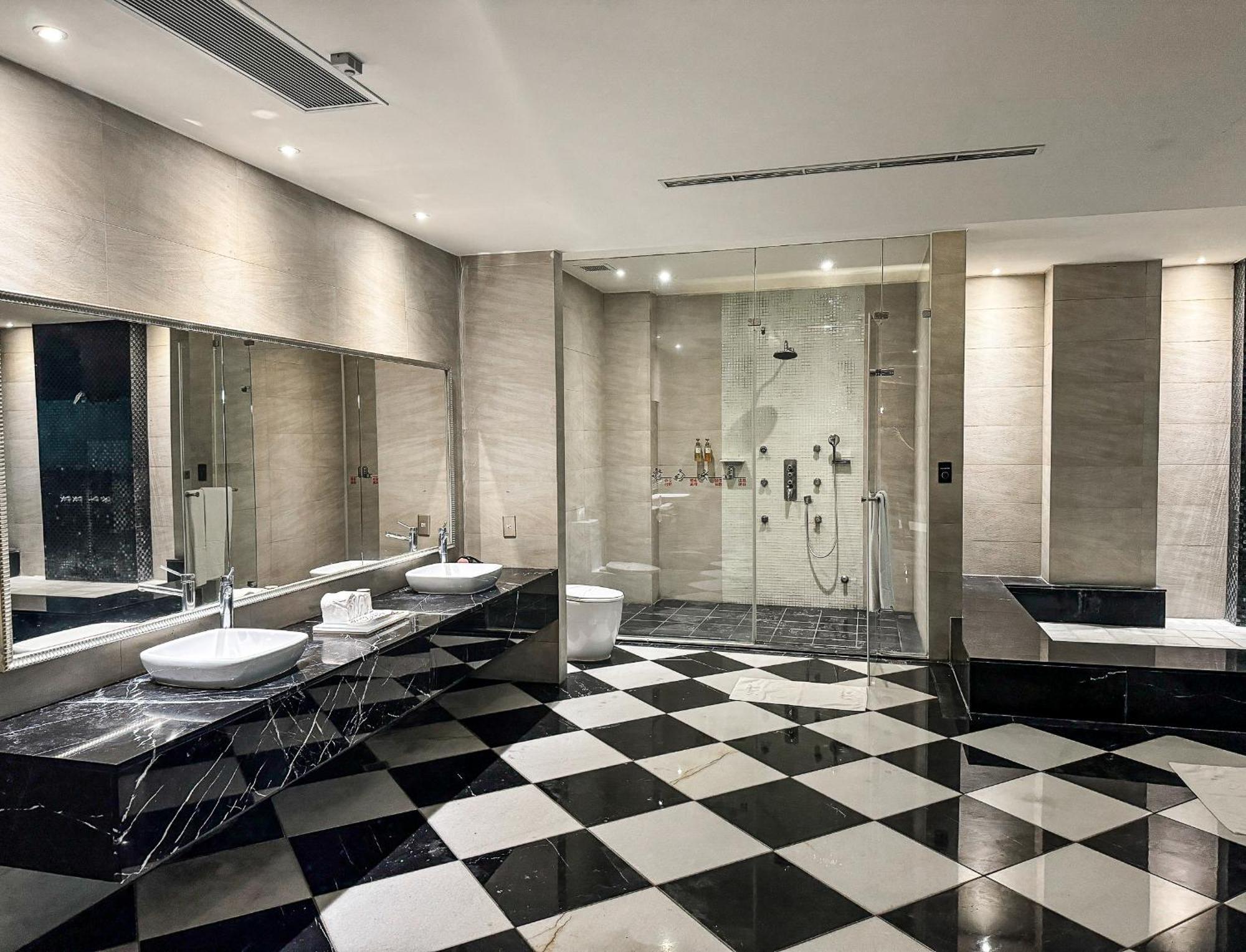 All-Ur Boutique Motel - Taichung Branch Bagian luar foto