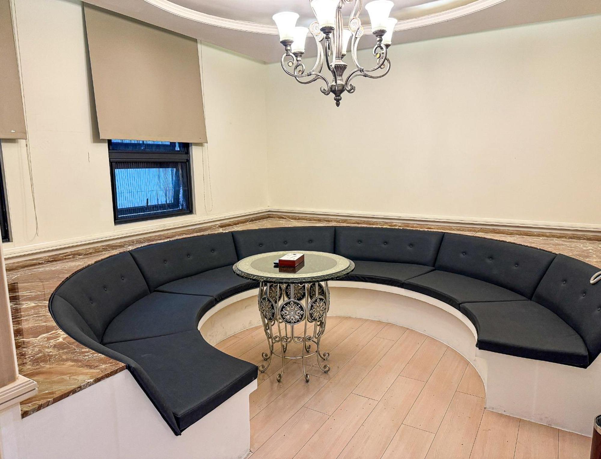 All-Ur Boutique Motel - Taichung Branch Bagian luar foto