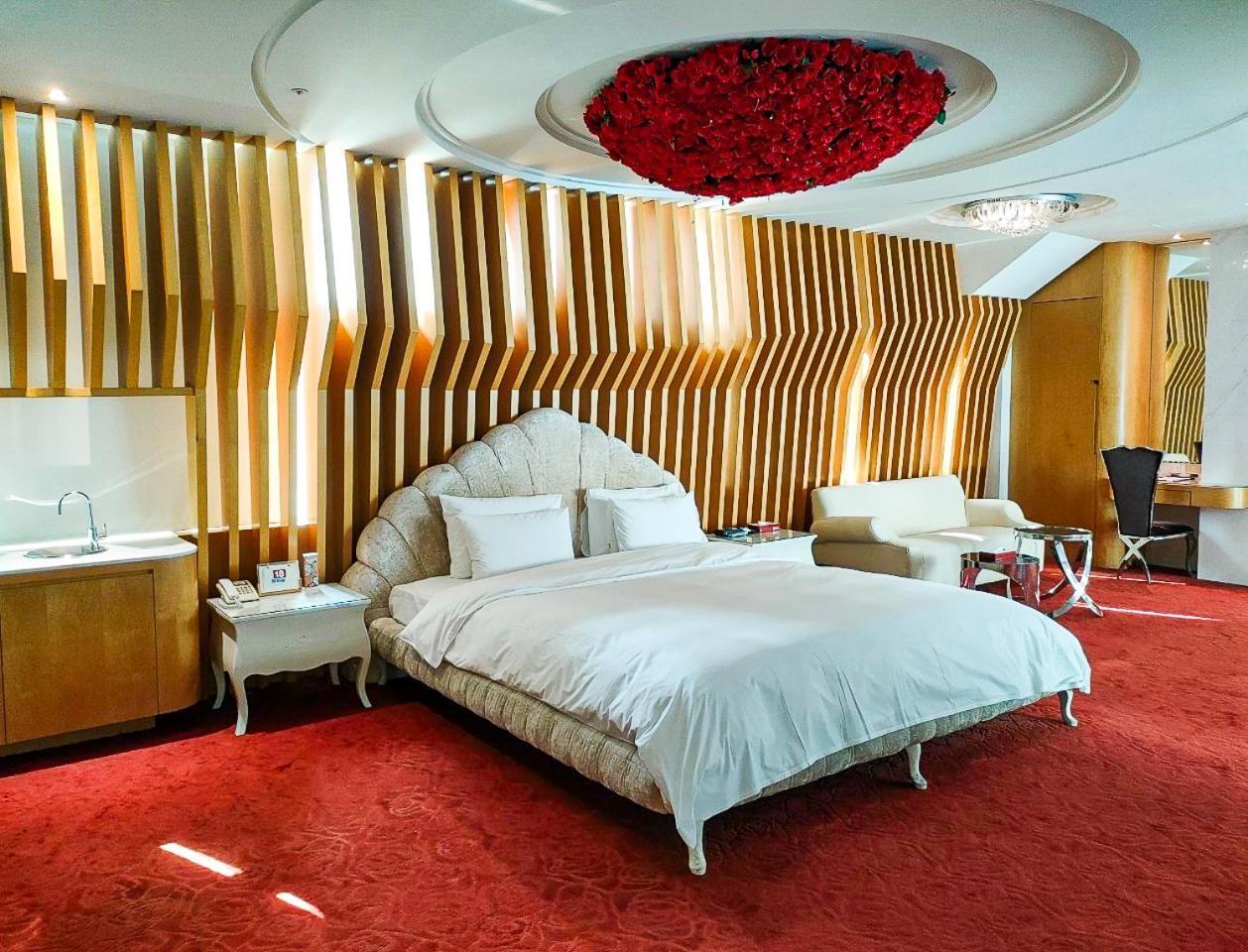 All-Ur Boutique Motel - Taichung Branch Bagian luar foto