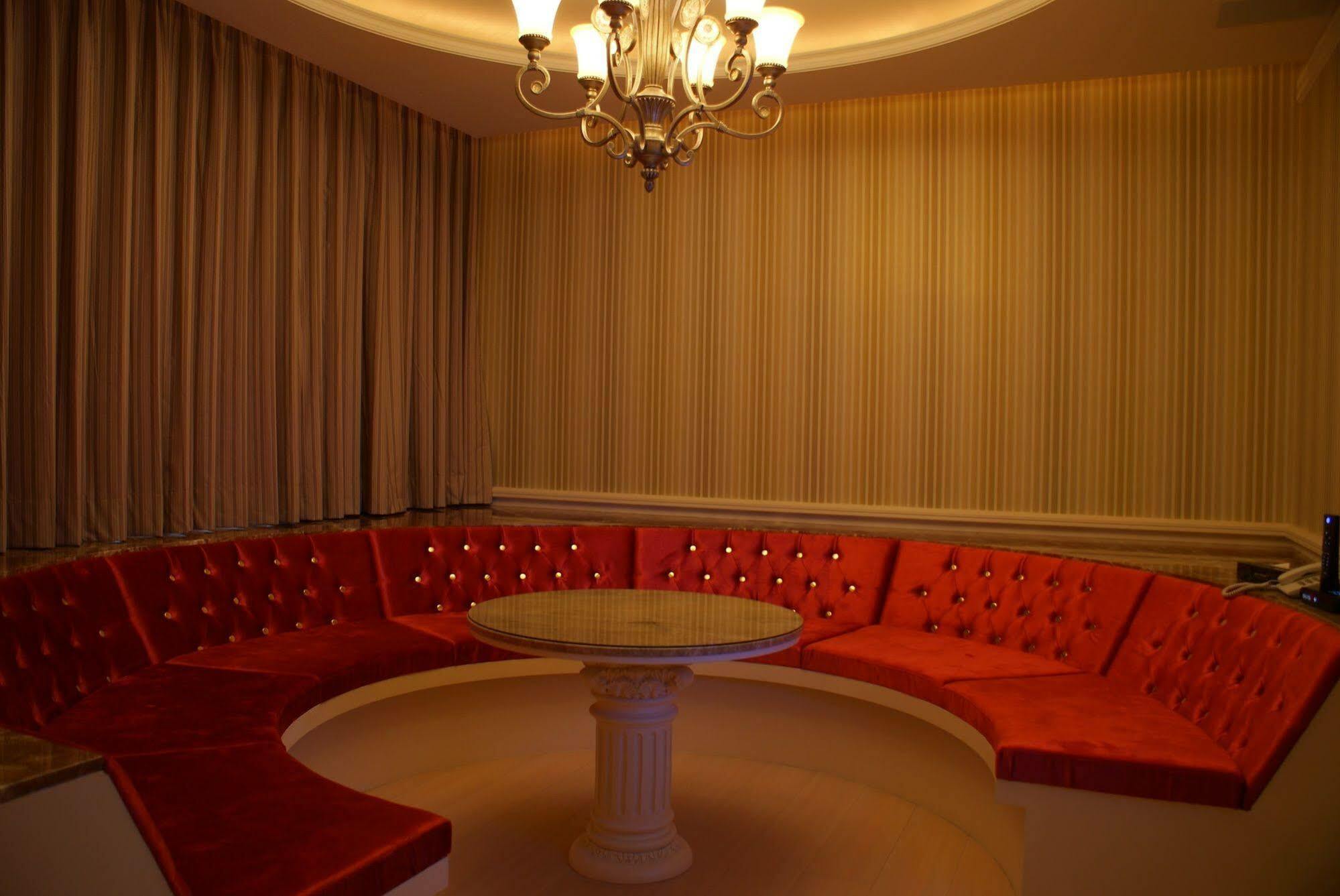 All-Ur Boutique Motel - Taichung Branch Bagian luar foto