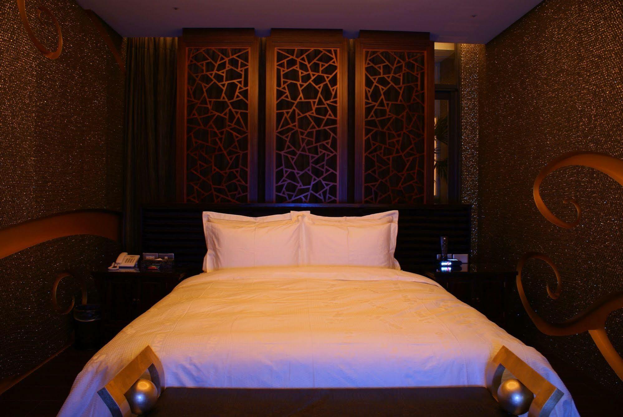 All-Ur Boutique Motel - Taichung Branch Bagian luar foto