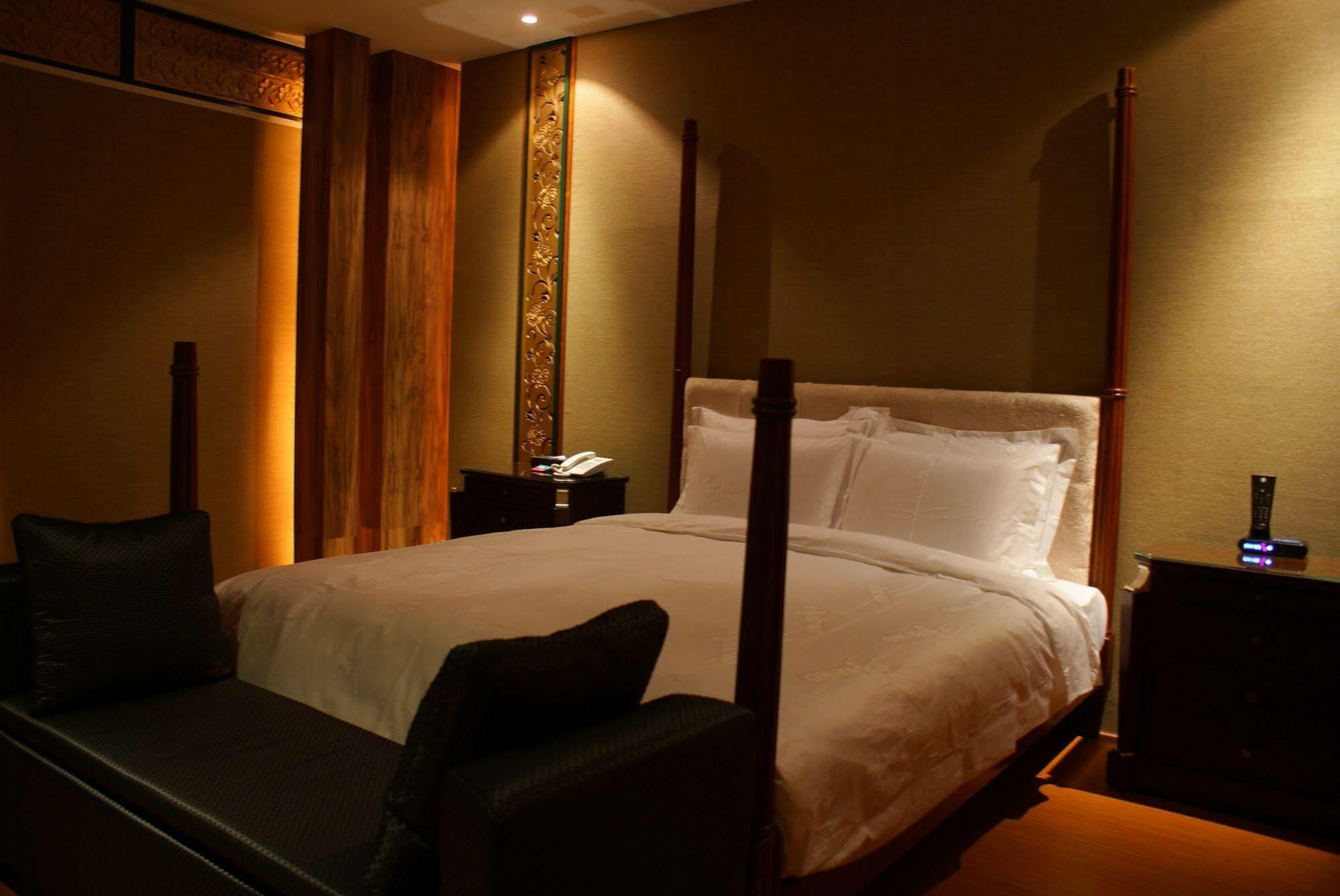 All-Ur Boutique Motel - Taichung Branch Bagian luar foto